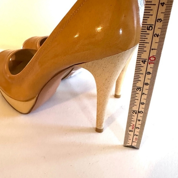 Stuart Weitzman Women's Tan Leather Peep Toe Stiletto Pump Heel Size 9 - Picture 4 of 6